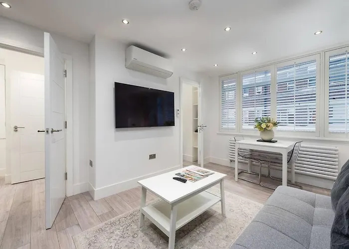 Nell Gwynn House One-Bedroom Apartment Chelsea Ngh244
